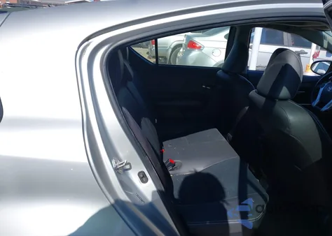 2016 Toyota Prius C Four z USA, uszkodzony, nr VIN JTDKDTB30G1134436